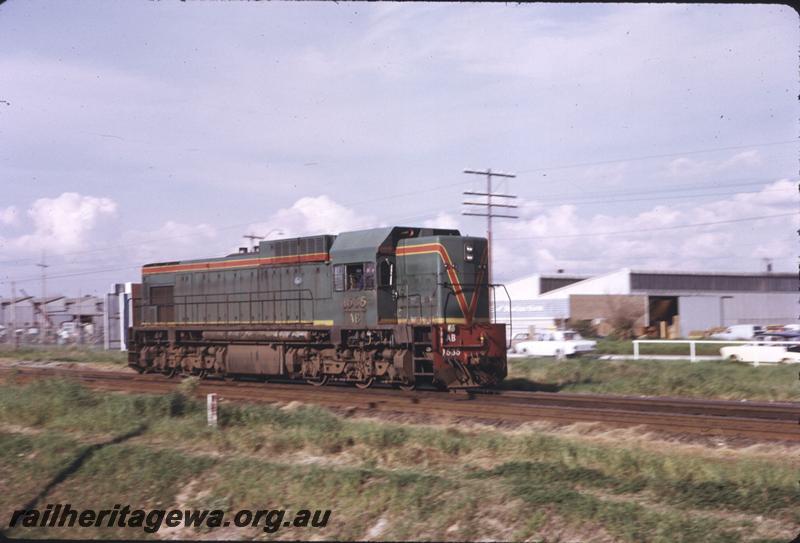 T02578
AB class 1535 diesel loco in the green with red stripe livery, near Ashfield, light engine, side and front view
