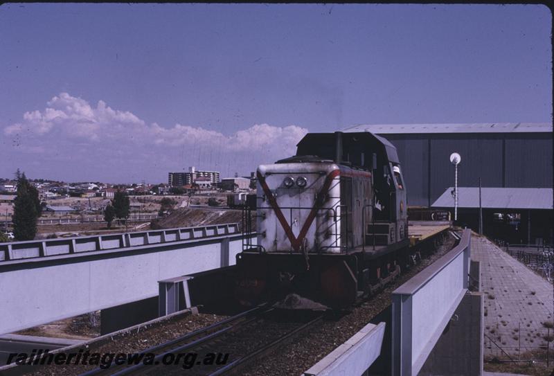 T02585
B class 1609, North Fremantle, inter yard freight transfer
