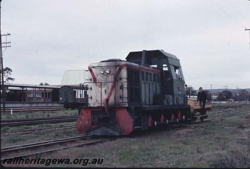 T02589
B class 1607, Midland, shunter on the NS wagon, shunting
