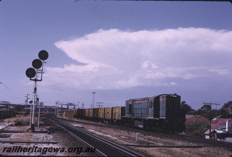 T02644
RA class 1911, triple headed searchlight signal, North Fremantle, coal train
