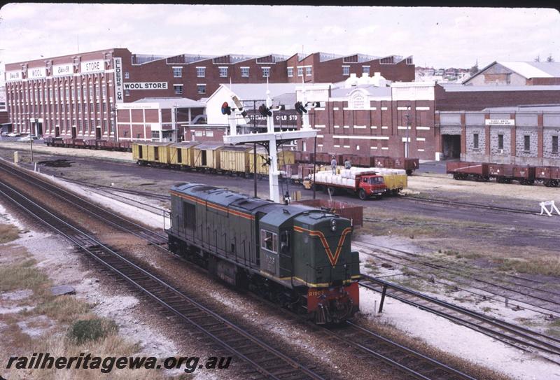 T02660
R class 1903, three arm signal, wool stores, Fremantle.
