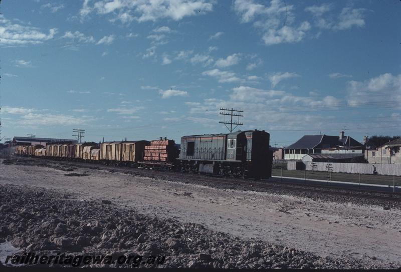 T02664
R class 1901, Robbs Jetty, goods train
