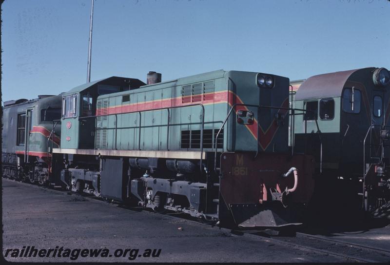 T02673
M class 1851, Forrestfield, long hood view
