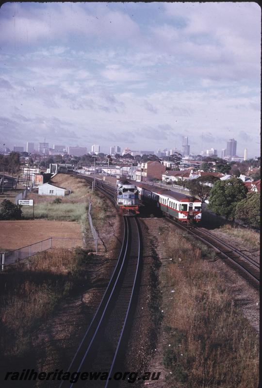 T02679
L class 272, ADA rail car set, Mount Lawley.
