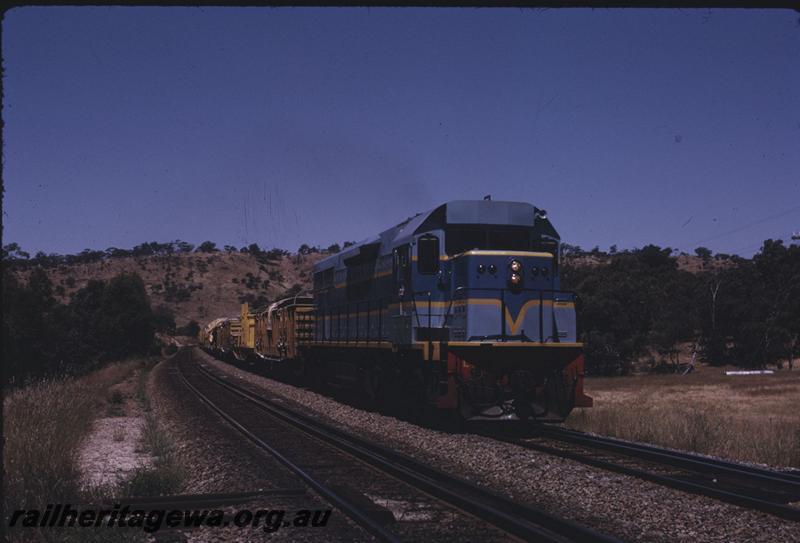 T02681
L class 271, later blue livery, near Toodyay, Avon Valley Line, freight train
