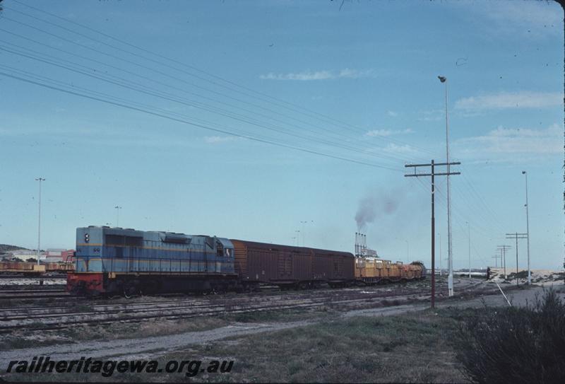 T02682
L class 271, later blue livery, Robbs Jetty, long hood end leading, freight train
