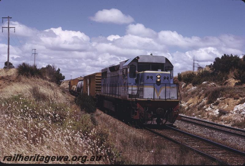 T02688
L class 266, original livery, South Fremantle, freight train
