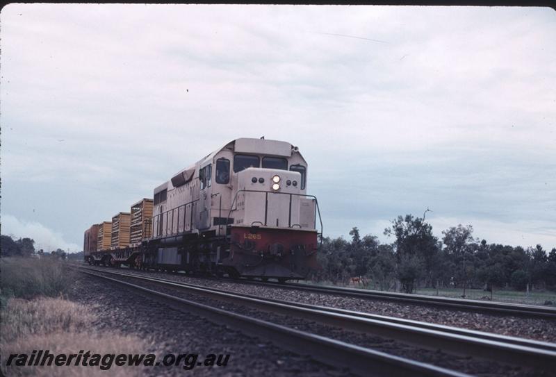 T02689
L class 265, pink livery, near Midland, Avon Valley Line, freight train
