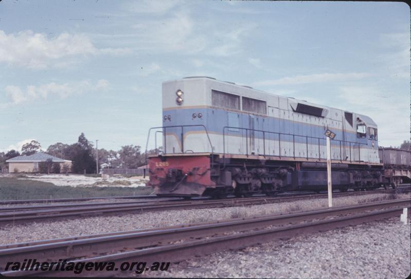 T02690
L class 265, original livery, Midland, long hood end view
