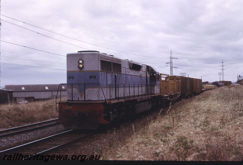 T02704
L class 266, original livery, South Fremantle, freight train
