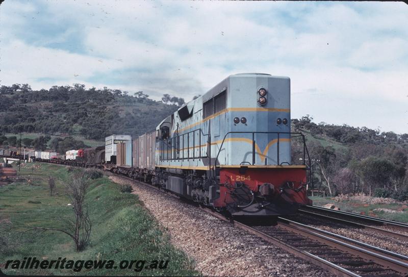 T02719
L class 254, second blue livery, Avon Valley line, freight train, running 