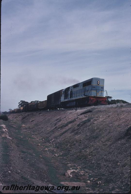 T02722
L class 252, east of Kellerberrin, freight train
