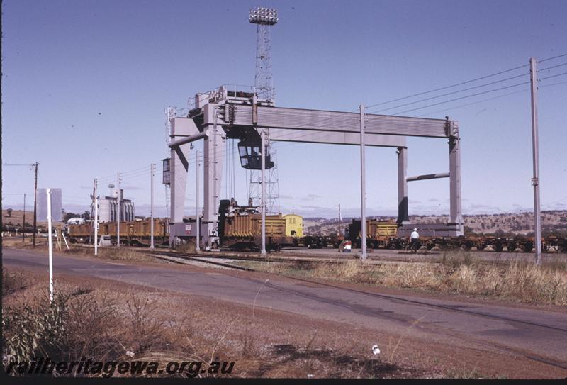 T02865
Transfer gantry crane, Avon Yard, Avon Valley Line
