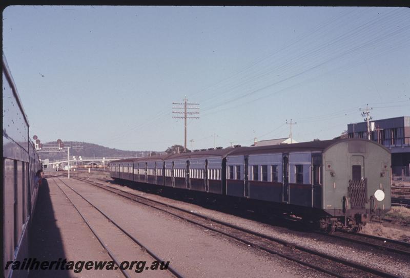 T02869
AYF class carriage and AY class carriages, Midland, suburban set
