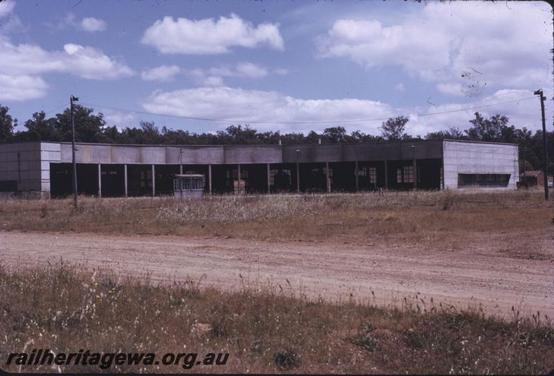 T02875
Roundhouse, Collie
