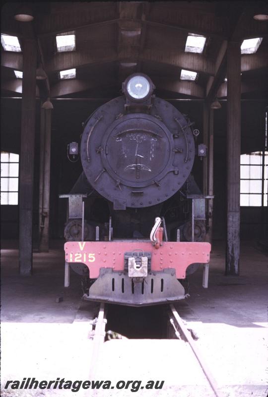 T02877
V class 1215, Collie roundhouse, head on view
