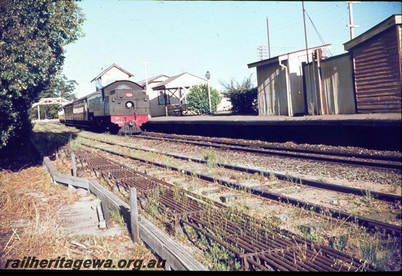 T02915
DD class 600, station buildings, Chidlow, ER line, suburban passenger train
