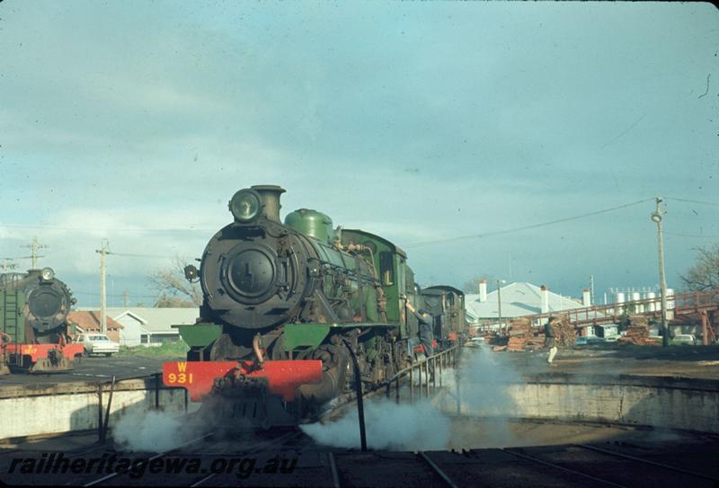 T02929
W class 931, on turntable, Bunbury loco depot
