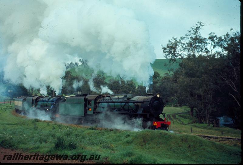 T02930
V Class 1203 double heading with V Class 1215, 