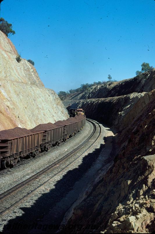 T02958
L class 262, Windmill Hill Cutting, loaded iron ore train
