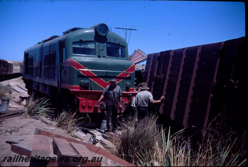 T02969
Eight of ten photos of a derailment at Dongara, MR line, XB class 1018 