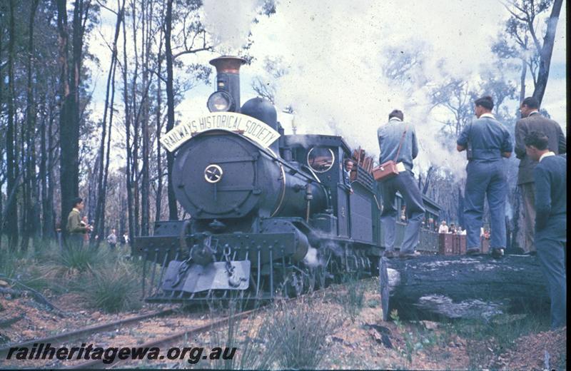 T02975
Millars loco No.58, ARHS tour train, members taking photos of loco
