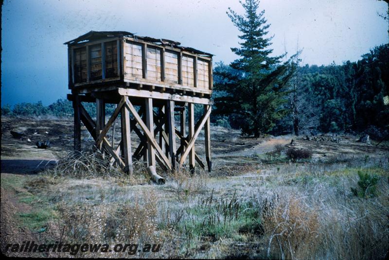 T03062
Water tower with a wooden tank, possibly at Mornington
