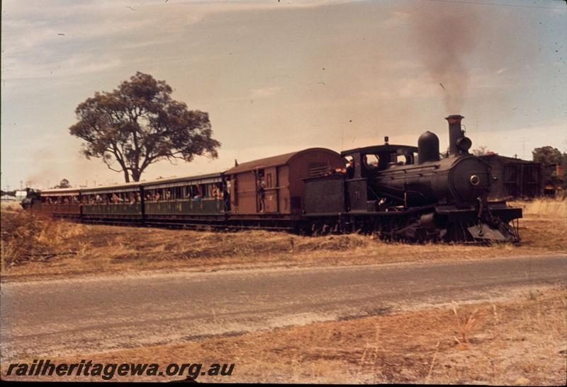 T03113
Millars loco No.71, Yarloop, hauling the 