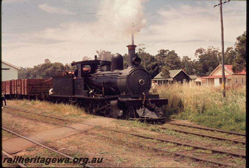 T03118
Millars loco No.71, Yarloop yard, shunting
