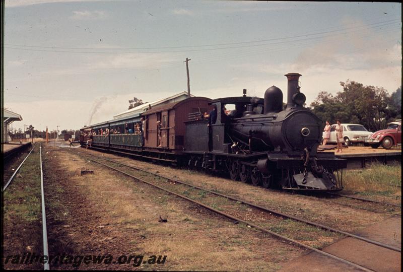 T03119
Millars loco No.71, Yarloop yard, on 