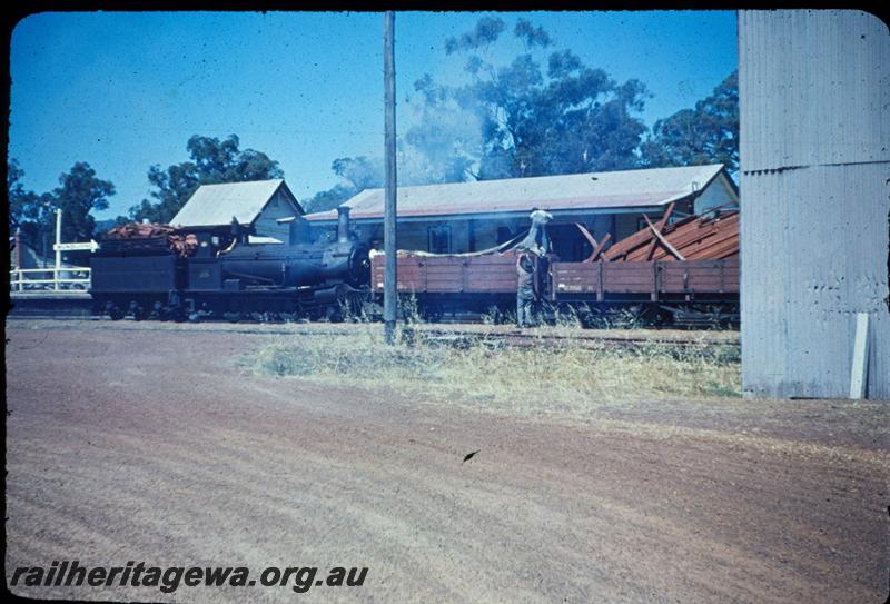 T03148
Millars loco No.58, Mundijong, SWR line, delivering a load of sawn timber
