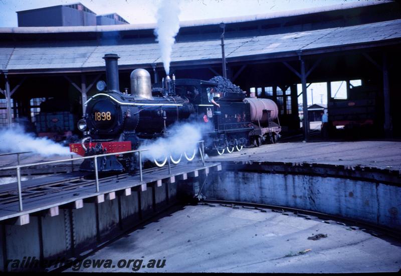 T03172
G class 112, turntable, roundhouse, Bunbury loco depot, 