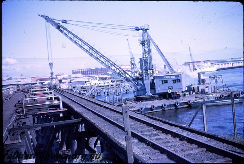 T03175
Trestle bridge, Fremantle, floating crane 