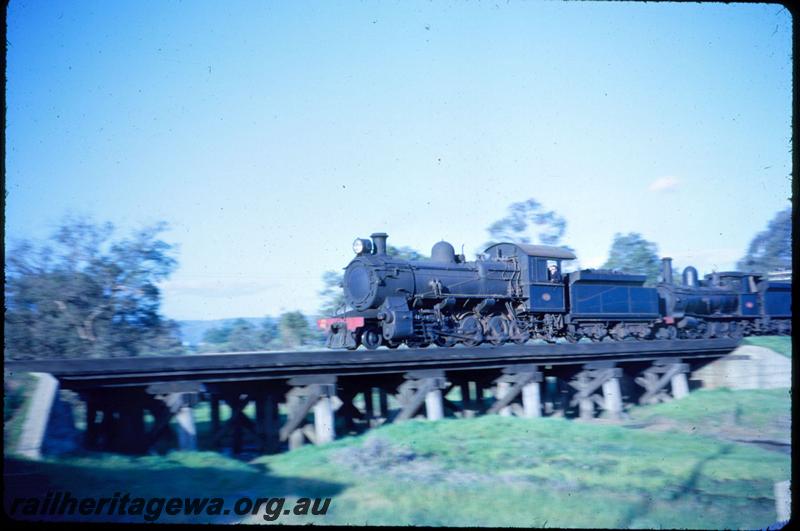 T03182
FS class 460 towing a G class, trestle bridge, Beckenham, SWR line
