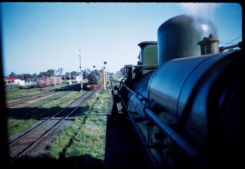 T03204
PMR class 721 crossing PMR class 720, Pinjarra, SWR line
