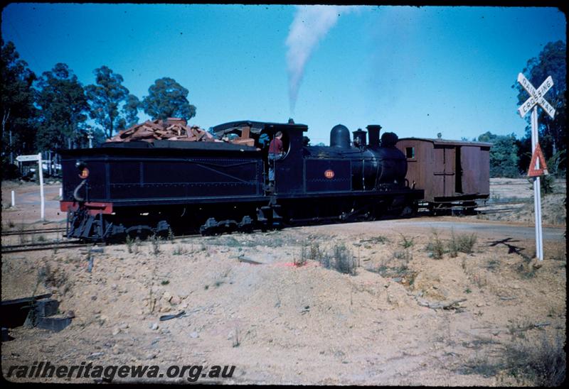 T03208
OA class 171, with dilapidated 4 wheel van with end window, Dwellingup, PN line
