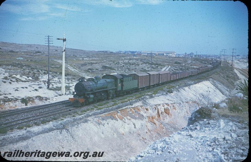 T03210
PM class 701, Leighton, goods train
