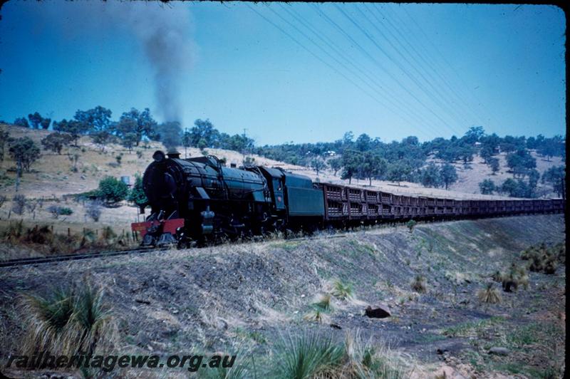 T03221
V class 1220, approaching Swan View, ER line, goods train
