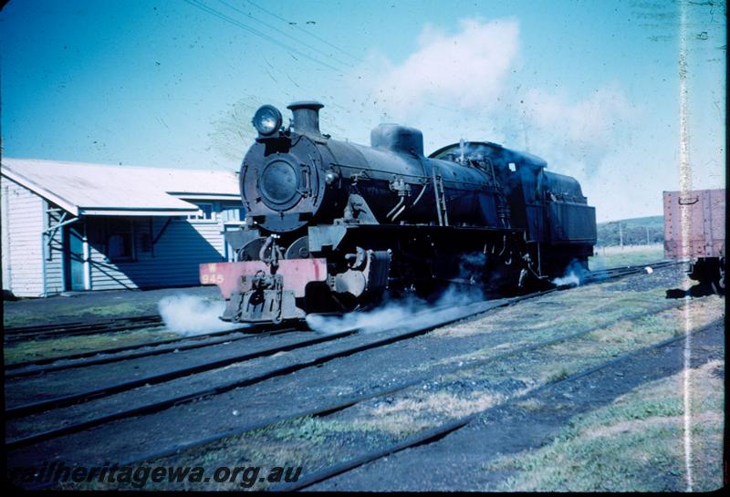 T03224
W class 945, York, GSR line, front and side view
