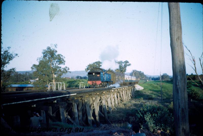 T03239
DS class 374, trestle bridge, Gosnells, on ARHS tour train
