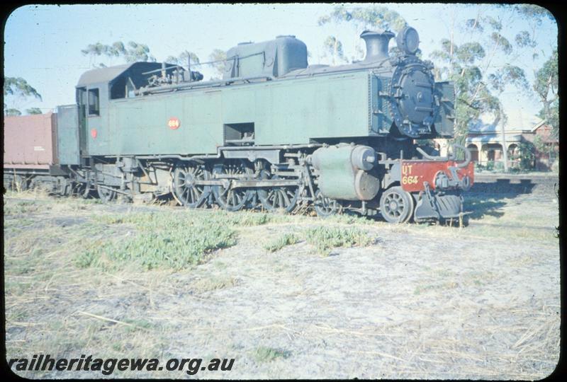 T03276
UT class 664, East Perth, side and front view.
