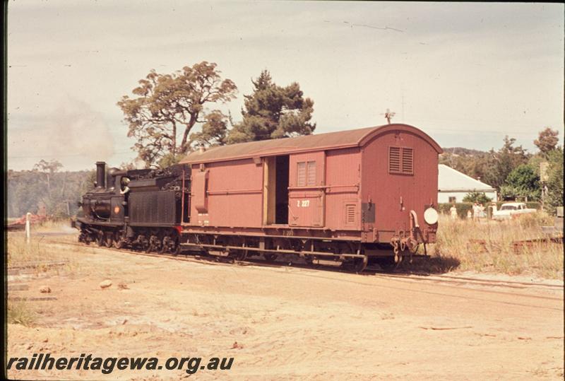 T03353
G class 233 coupled to Z class 227 brakevan, Yarloop
