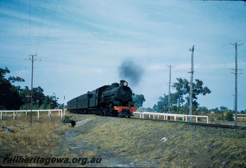 T03436
W class 904 on No.92 passenger train from Bunbury to Perth, Byford, SWR line

