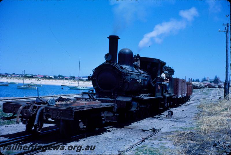 T03574
G class 117, shunters float, Bunbury, shunting the wharf area
