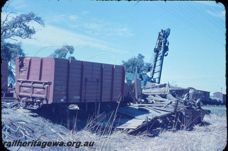 T03594
7 of 12 views of the smash at Bellevue, GH class 18988 derailed.
