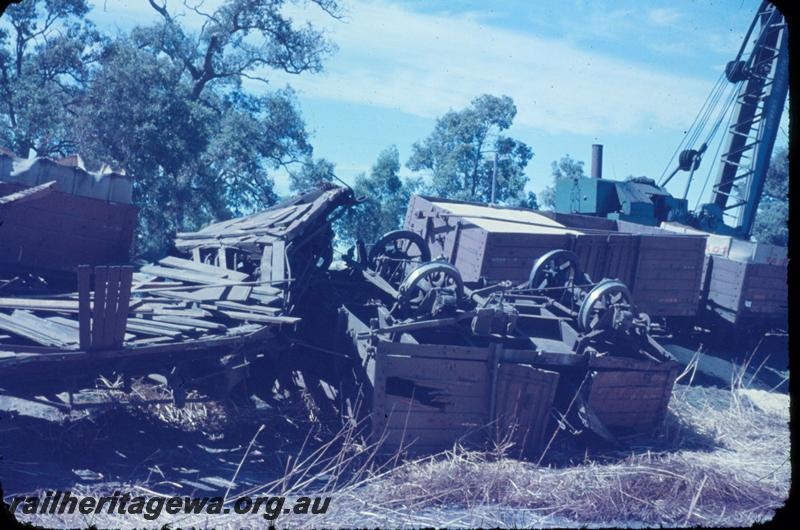 T03595
8 of 12 views of the smash at Bellevue, derailed wagons.
