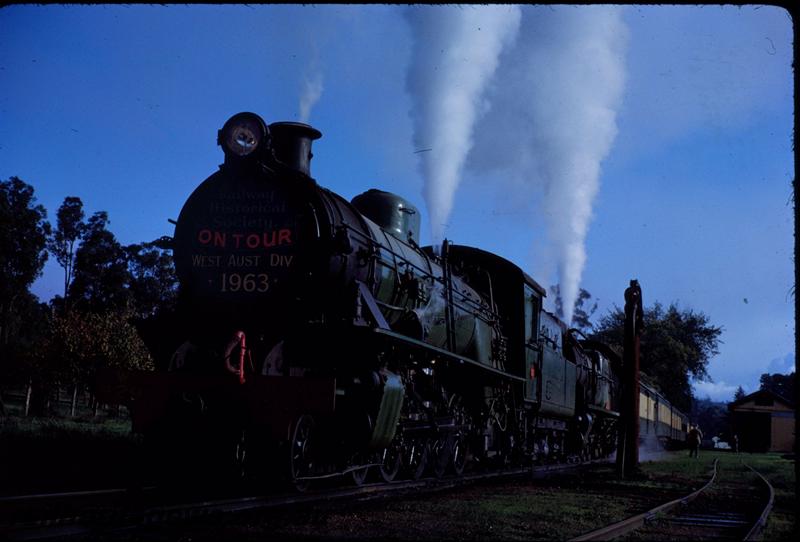 T03606
W class 929 and a S class, water column, goods shed, Mullalyup, PP line, on ARHS South West Reso train 
