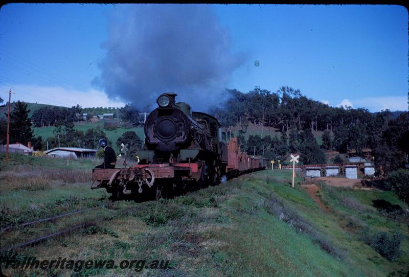 T03607
W class, shunters float with a shunter on board, construction of new bridge in background, Bridgetown, PP line, goods train
