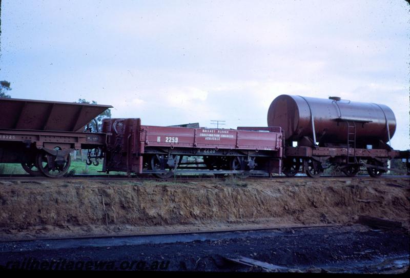 T03635
H class 2259 ballast plough in between a LA class ballast hopper and a J class tank wagon
