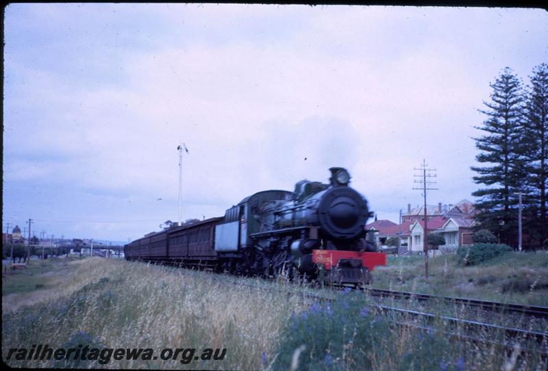 T03684
PMR class, Maylands, on No.300 suburban passenger train, carriages in Indian Red livery
